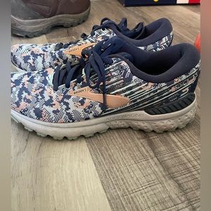 Woman’s brooks running shoes size 9